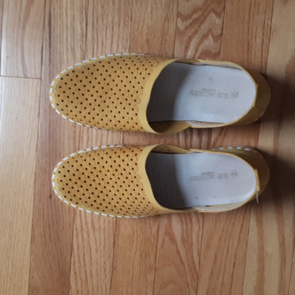 Tulip flats by Isle Jacobsen. Size 39, but fit like a 9.